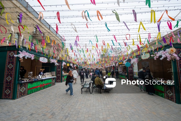 Paytaxt sakinləri Novruz bayramını qeyd edirlər