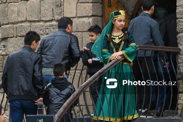 Paytaxt sakinləri Novruz bayramını qeyd edirlər