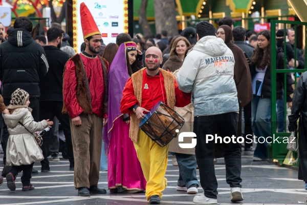 Paytaxt sakinləri Novruz bayramını qeyd edirlər