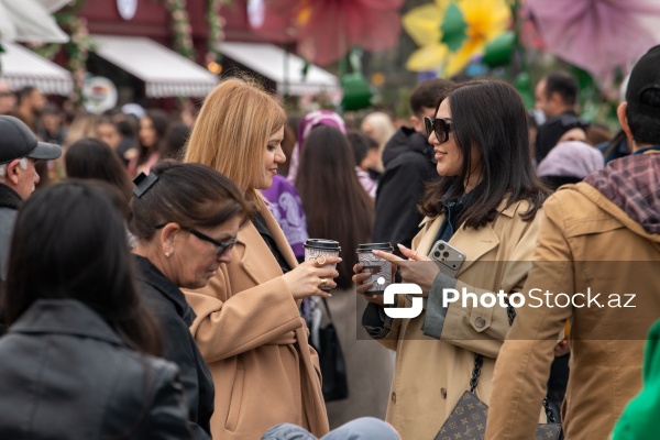 Paytaxt sakinləri Novruz bayramını qeyd edirlər