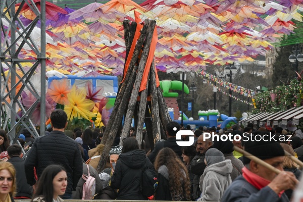 Paytaxt sakinləri Novruz bayramını qeyd edirlər