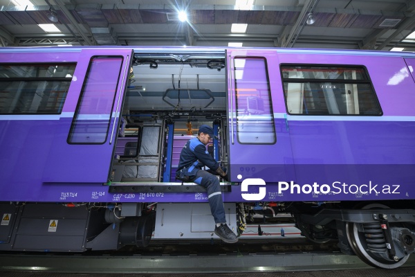 Bakı metrosuna gətirilən 2 yeni qatar