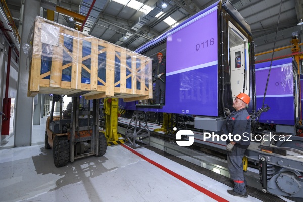 Bakı metrosuna gətirilən 2 yeni qatar