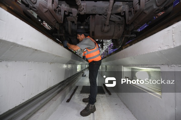 Bakı metrosuna gətirilən 2 yeni qatar