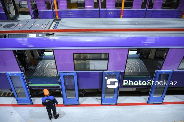 Bakı metrosuna gətirilən 2 yeni qatar