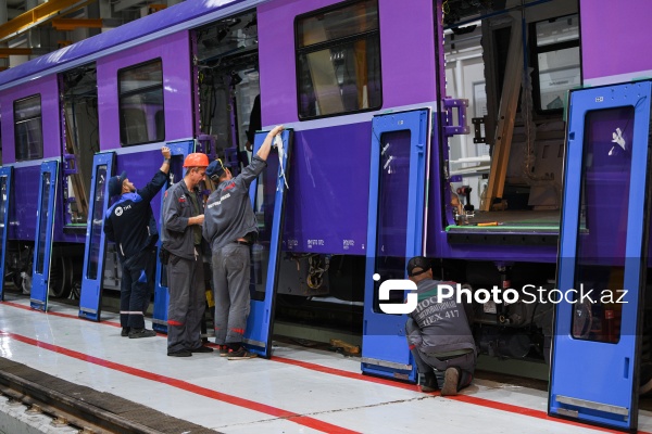 Bakı metrosuna gətirilən 2 yeni qatar