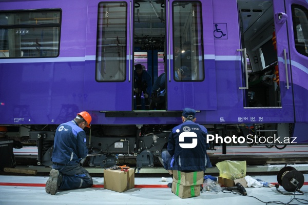 Bakı metrosuna gətirilən 2 yeni qatar