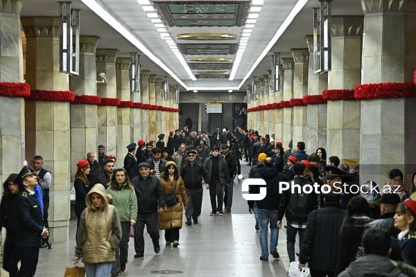 Bakı metrosunda 20 Yanvar şəhidlərinin xatirəsi yad edilib