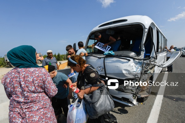 Bakı-Quba yolunda avtobusla evakuator toqquşub