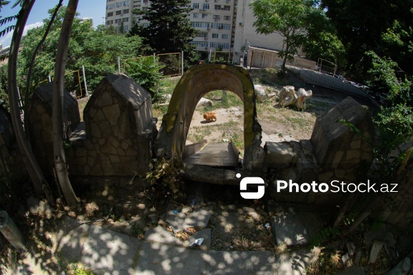 Səbail rayonu, Cəfərov Qardaşları, 9 ünvanında yerləşən baxımsız qalmış “Lermontov” parkı