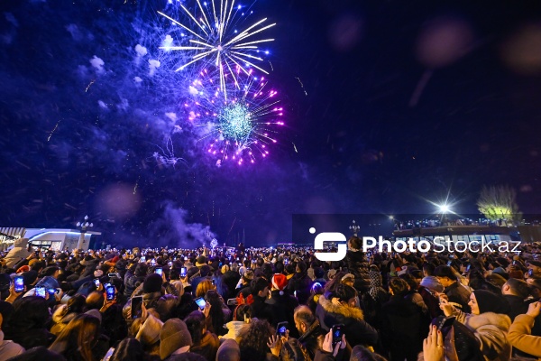 Dünya Azərbaycanlılarının Həmrəyliyi Günü və Yeni il münasibəti ilə təşkil edilən atəşfəşanlıq