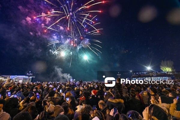 Dünya Azərbaycanlılarının Həmrəyliyi Günü və Yeni il münasibəti ilə təşkil edilən atəşfəşanlıq
