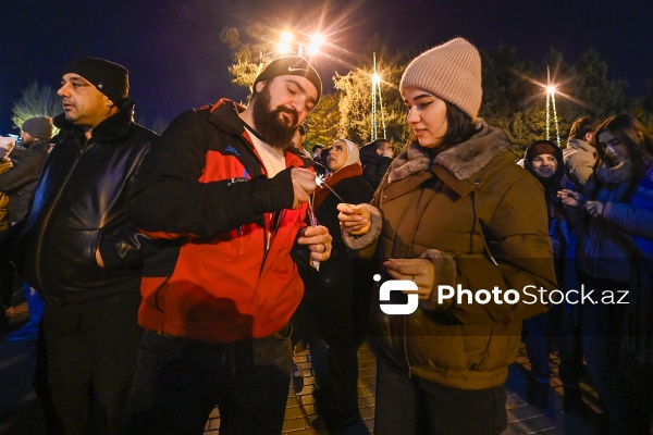 Dünya Azərbaycanlılarının Həmrəyliyi Günü və Yeni il münasibəti ilə təşkil edilən atəşfəşanlıq