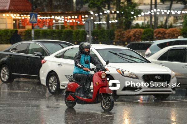 Bakıda fəaliyyət göstərən kuryer xidməti