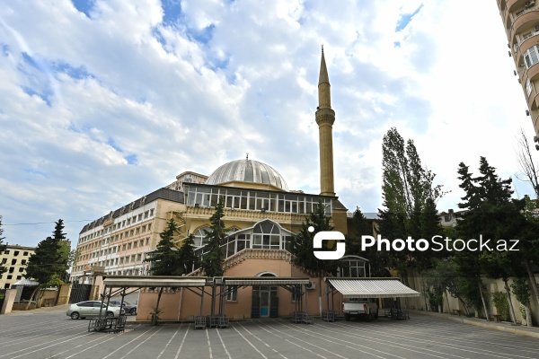 Bakıda fərqli məkanlarda yerləşən məscidlər