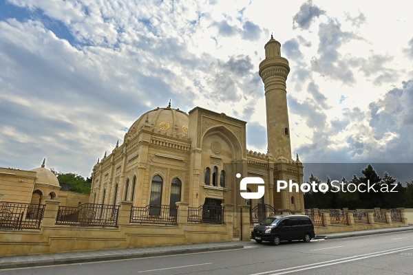 Bakıda fərqli məkanlarda yerləşən məscidlər