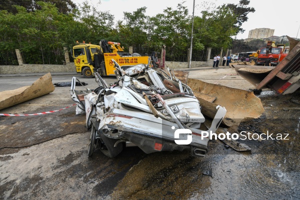 Bakıda yük maşını körpüdən avtomobillərin üstünə aşdı
