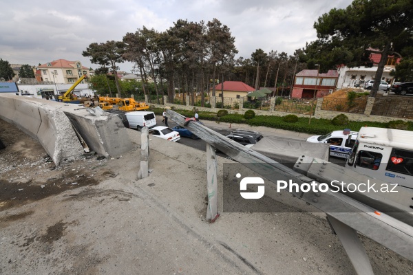 Bakıda yük maşını körpüdən avtomobillərin üstünə aşdı