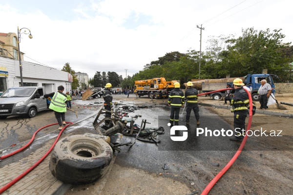 Bakıda yük maşını körpüdən avtomobillərin üstünə aşdı