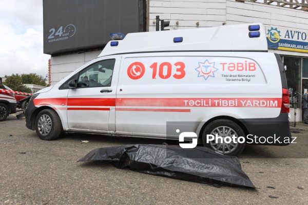 Bakıda yük maşını körpüdən avtomobillərin üstünə aşdı