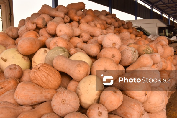Qaradağ rayonunda yerləşən "Meyvəli" bazarı