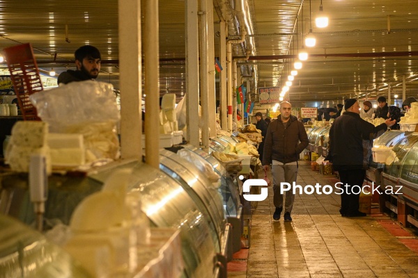 Bakının “8-ci km bazarı”nda Yeni il qabağı vəziyyət