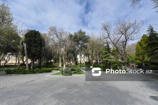 Bakının ən qədim və gözəl parklarından biri olan Filarmoniya bağı