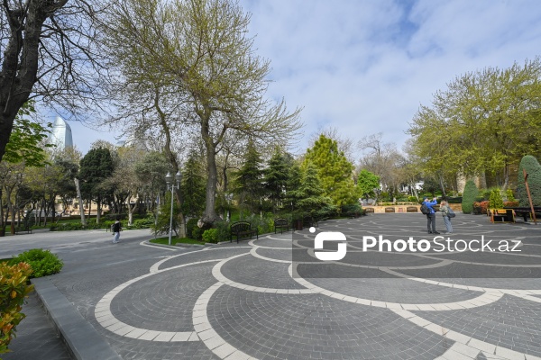 Bakının ən qədim və gözəl parklarından biri olan Filarmoniya bağı