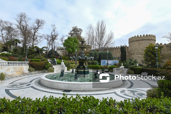 Bakının ən qədim və gözəl parklarından biri olan Filarmoniya bağı