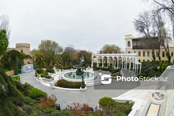 Bakının ən qədim və gözəl parklarından biri olan Filarmoniya bağı