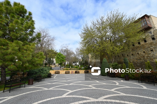 Bakının ən qədim və gözəl parklarından biri olan Filarmoniya bağı