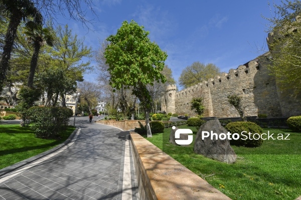 Bakının ən qədim və gözəl parklarından biri olan Filarmoniya bağı