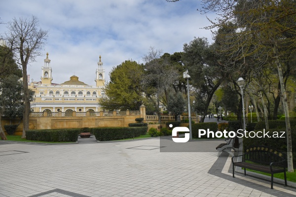 Bakının ən qədim və gözəl parklarından biri olan Filarmoniya bağı