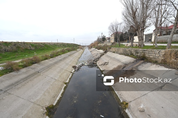 Bakının Maştağa qəsəbəsində yerləşən su kanalında antisanitar vəziyyət