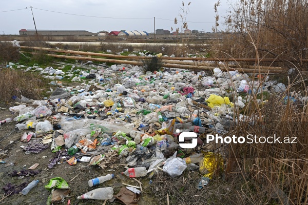 Bakının Maştağa qəsəbəsində yerləşən su kanalında antisanitar vəziyyət