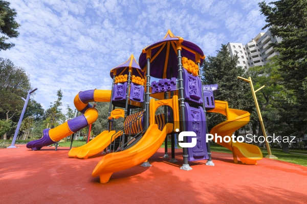 Bakının Nərimanov rayonunda salınan yeni park