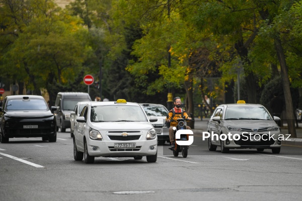 Bakının xüsusi çəkili nəqliyyat vasitəsi - taksilər