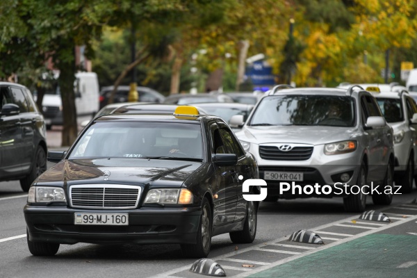 Bakının xüsusi çəkili nəqliyyat vasitəsi - taksilər