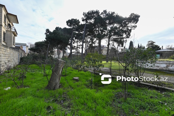 Bakıxanov qəsəbəsi Fikrət Tağıyev küçəsində yerləşən baxımsız qalmış Pionerlər parkı