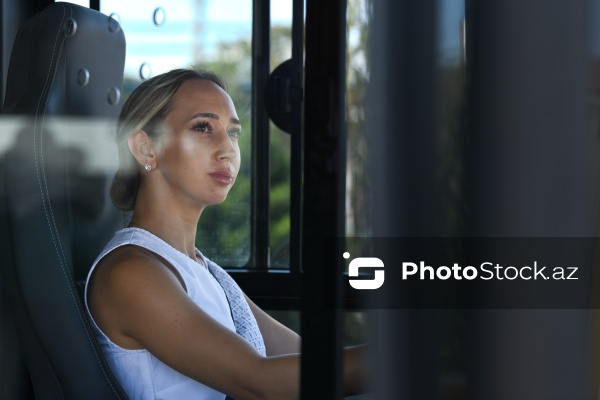 Bakıda qadın avtobus sürücülərinin təlim prosesi