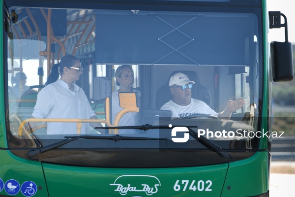 Bakıda qadın avtobus sürücülərinin təlim prosesi