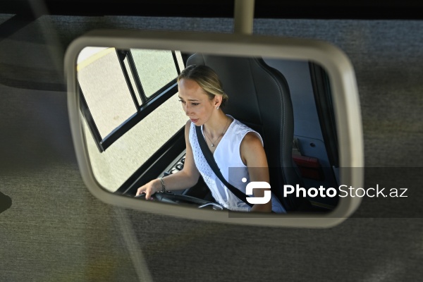 Bakıda qadın avtobus sürücülərinin təlim prosesi