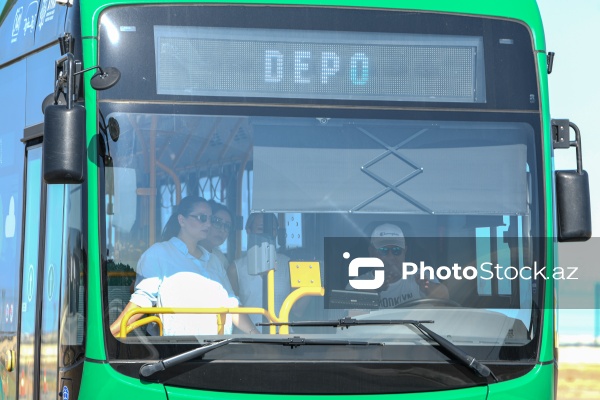 Bakıda qadın avtobus sürücülərinin təlim prosesi