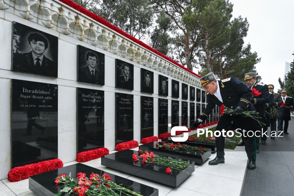 Baş Prokurorluğun rəhbərliyi və əməkdaşlarının Şəhidlər xiyabanını ziyarəti
