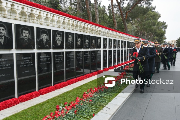 Baş Prokurorluğun rəhbərliyi və əməkdaşlarının Şəhidlər xiyabanını ziyarəti