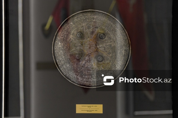 Dövlət Bayrağı Meydanında yerləşən Dövlət Bayrağı Muzeyi