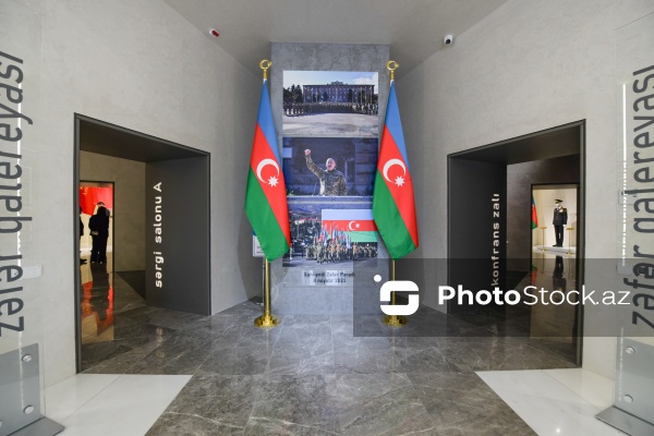 Dövlət Bayrağı Meydanında yerləşən Dövlət Bayrağı Muzeyi