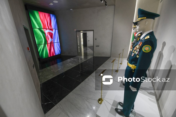 Dövlət Bayrağı Meydanında yerləşən Dövlət Bayrağı Muzeyi