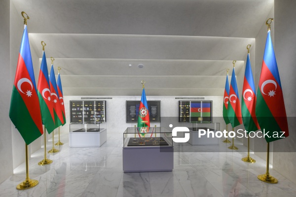 Dövlət Bayrağı Meydanında yerləşən Dövlət Bayrağı Muzeyi