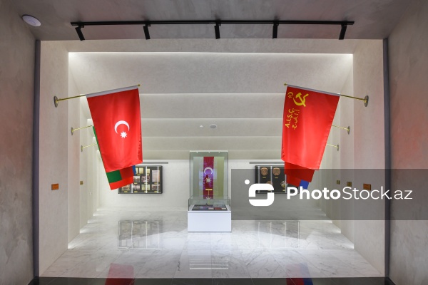 Dövlət Bayrağı Meydanında yerləşən Dövlət Bayrağı Muzeyi